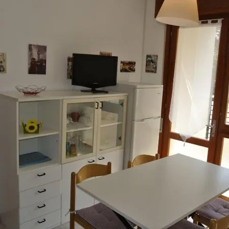 Διαμέρισμα Functional Flat Close To The And The Center Λινιάνο Σαμπιαντόρο
